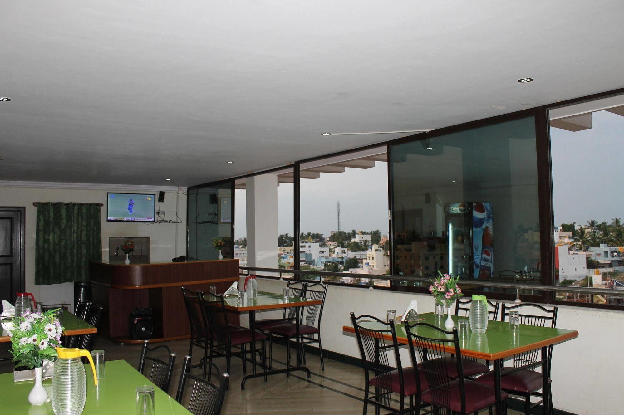 Oyo 1900 Hotel Olive Residency Mysore Buitenkant foto