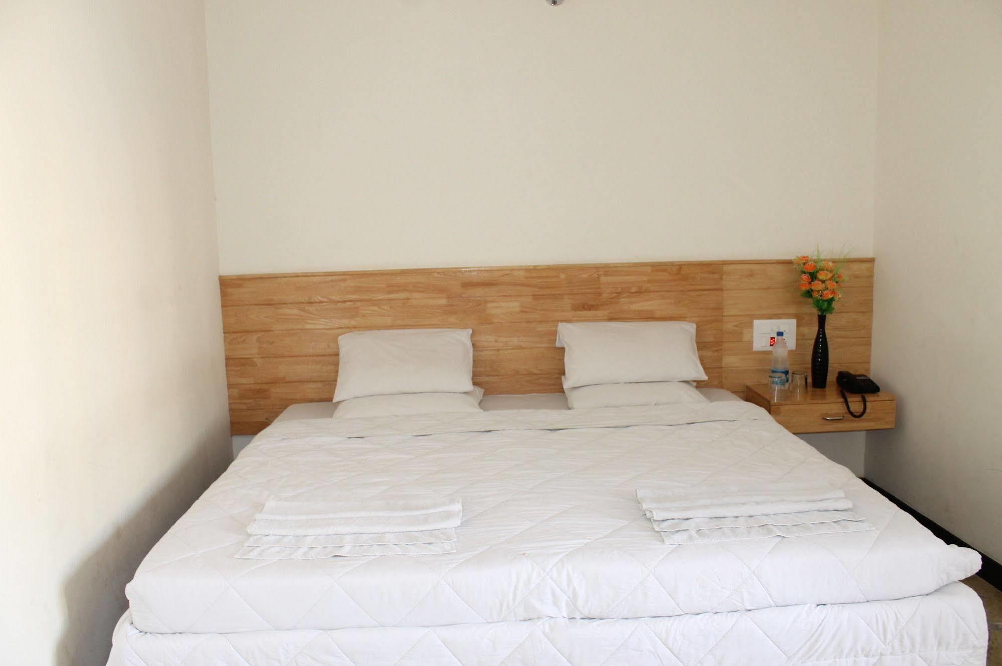 Oyo 1900 Hotel Olive Residency Mysore Buitenkant foto