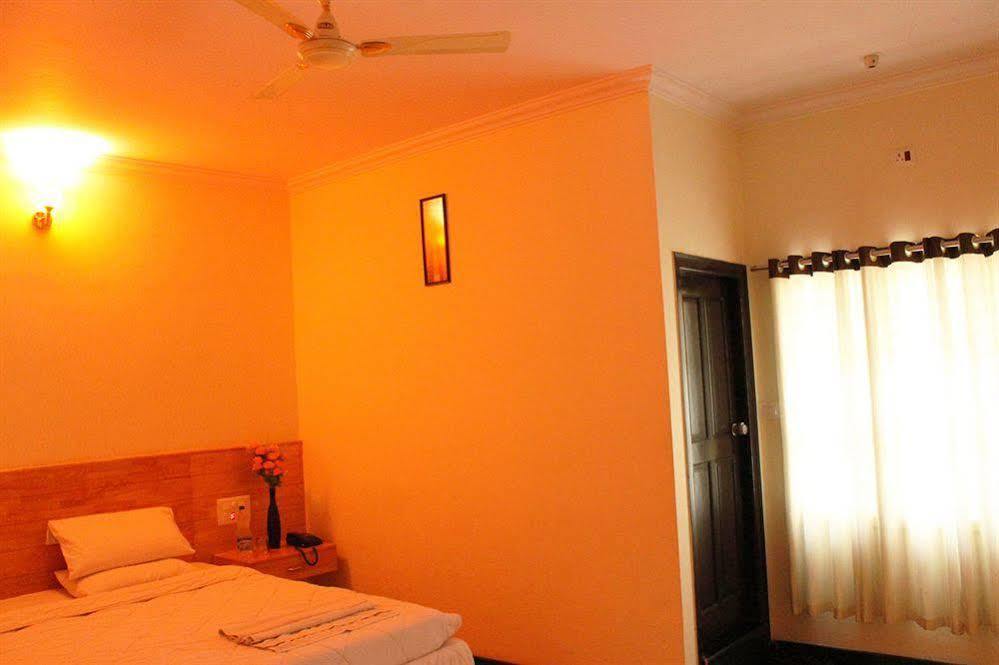 Oyo 1900 Hotel Olive Residency Mysore Buitenkant foto